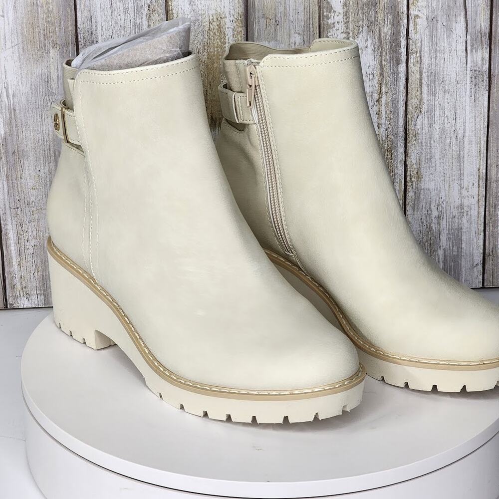 NEW - Giani Bernini Women's Vedaa Memory Foam Wedge Booties - Size 7.5 - Picture 8 of 10